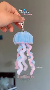 3.5M views · 70K reactions | DIY jellyfish keychain謁 #diy #crafts #keychain #pipecleaners #crafting #giftideas #handmadegifts #accesorios #diyideas #fbyシvideo #fbreelsfypシ゚ #easy | JaHan Arts Craft | Facebook