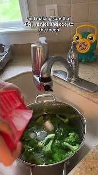 How to freeze broccoli 🥦 #homesteading #howto #kitchentips #kitchentipsandtricks #cookinghacks #mom