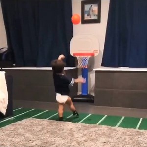 We’re definitely keeping our eye on this guy! 🏀👀 📷: @bailey_tui | Little Tikes