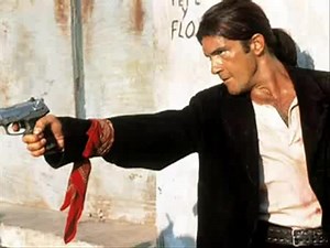 DEsperado.2- antonio banderas playing guitar