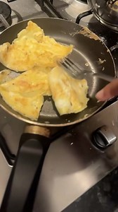 2.1K views · 89 reactions | Our celebrity chef. CHIZZY frying egg for the first time. Hear her last word藍藍藍. | Nicky Sommy Ugom 1. | Facebook