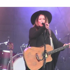 I can't wait to see you all on the road for my 'River Queen' tour 👑 My first time taking my brand new one-woman-show on the road x ❤ | Dallas Frasca