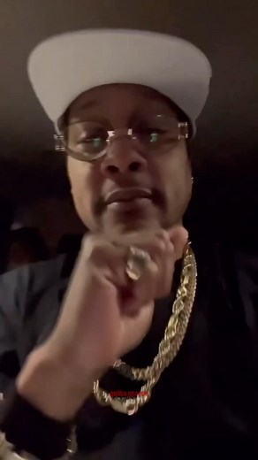 Quik vibin’ to “Get Involved” by Raphael Saadiq ft. Q-Tip. 🎵😌 This is a such mood and the way he sung that “sexy lady” part? Come on, vocals! 😄😂 Have a great and safe evening, beautiful people. ❤️✌🏾 📹 from Quik himself. #DJQuik #RaphaelSaadiq #QTip #Mood #Vibing #QuiksGroove #Fanpage. | quiks.groove