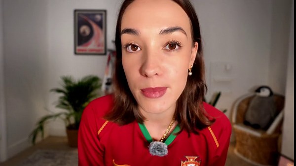 CUTE BRUNETTE MASTURBATES TO LEWDFROGGO