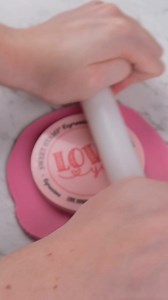 When your 2 tone Outboss turns out this good 💕🙌! #sweetstamp #cakedecoratingtips #cakehack #bakingforbeginners | Sweet Stamp - Amy Cakes