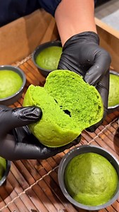 ともぴ / Tomopi 【Japanese food】🇯🇵 on Instagram: "抹茶好きなら絶対ハマる。“本気の濃厚抹茶店”🍵 自社農場のオーガニック抹茶を使った【茶屋 しずく】。 今回の抹茶ふかしパウン＆ソフトは、 もっちり濃厚パウンに、後味すっきりの抹茶×バニラソフトが相性抜群。 甘すぎず、香りがしっかり立つ大人の味わいで、確実に沼る…🍵✨ さくっと立ち寄りたい時にもぴったりの“ちゃんと抹茶”。 —— 🍵注文したのはこちら↓ ・抹茶ふかしパウン＆ソフトクリーム（¥850） —— 🗾【店名】茶屋 しずく 📍大阪府大阪市中央区難波3-2-14 1F 📞06-4300-5640 —— If you love REAL matcha, this is the spot.🍵 Cha-ya Shizuku in Osaka serves organic, in-house matcha with a clean, deep flavor. The steamed matcha cake is moist and aromatic, paired perfectly