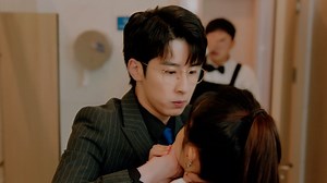 1.5K views | Cinderella walked into the men's restroom and played pranks on the handsome boss 灰姑娘进入男厕所整蛊帅哥总裁 剧名 (Drama Name)：因梦之缘 #因梦之缘 #中国电视剧 #爱情 #陸劇 #ChineseDrama #cdrama | 热播剧场 HotTheater | Facebook