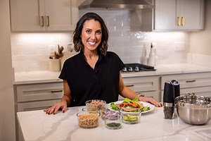 🍫 A healthy and festive snack idea for Thanksgiving: Trail Mix! Packed with nuts, seeds, and dried fruit, this delicious mix from Haley Lanter gives you the perfect balance of sweetness and crunch without the sugar overload. #HealthySnacks #TrailMix #DiabetesFriendly | North Oaks Health System