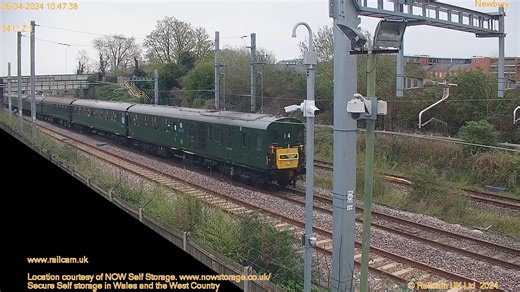 Newbury Thumper #HastingsDieselsLimited's 'Thumper' 1001 cruses through Newbury with the 'Cogland Climber' charter. ℹ️ 1Z14 #Hastings to #Exeter Central 🎦 #Newbury 📅 06/04/24 | Railcam