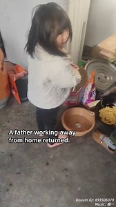 A girl flung herself into her father's embrace with tears after more than two months apart, her eyes telling how much she missed him. #HeartofChina | Trending in China