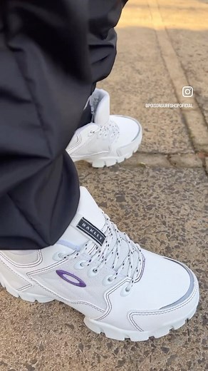 OAKLEY! PROMO… Halftrack Low ll R$ 599,90 Mint/white Disponível 38/39/40/41/42/43/44 Parcelamento até 10x sem juros! | Poison Surf Shop