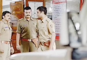 Akhir Do Kaidi Kiyo Itna Khatarnakh Lad Rahe Aapas Me.. #southmoviestatus #southmovie #viral #trending | Asia Express News