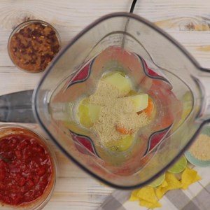 You need to try this epic Loaded Refried Bean Nachos! Definitely, you won't be missing the meat in this cheesy yummy goodness!💛 Ingredients: Refried Beans: 1 tbsp of olive oil 1 yellow onion 2 cloves of garlic 1 tbsp cumin seeds 1 tin of black beans or kidney beans, drained 1 lime, juice ½ tsp chili powder ⅛ teaspoon salt ¼ cup water Salsa: 1 tin of chopped tomatoes 100ml tomato puree ½ lime juice 1 tsp maple syrup 1 tbsp cumin powder Pinch coriander powder ½ tsp garlic powder Nacho Cheese: 80g