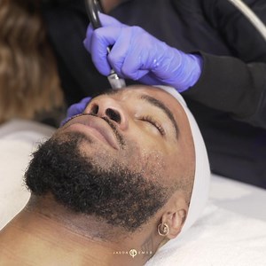 BRING ME BACK TO L I F E TX🤩| DERMALINFUSION “I look like a walking filter.” 💭 🙋‍♂️When preparing your skin for an event like the Grammys @recordingacademy, our patient @sirelijahblake needs to have glowing, clear, radiant skin. To improve discoloration, decrease pores, and give the skin a glow, regular medical-grade skincare, exfoliation, and infusion treatments are an essential part of regular routine care. Most of our patients feel their skin looks dull or discolored after weeks of dead sk