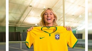 Petenis Cantik Rusia Ini Jadi Pendukung Brasil