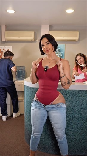 Annabgo - Criollanna - Criollannabgo on Instagram: "😂🎤 Cali comedy scene on fire… write the skit, drop the clip, land the roast. From stage to looped edit, every bit counts. Mic check, pose hit, even the blooper got laughs. Craft it right, and that tag’s yours. What always cracks you up? 🌟🤣 #Comedy #SketchComedy #CreatorLife #TikTokComedy #Improv #ViralContent"