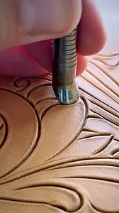 I love tooling leather 😏 #clairkehrbergmaker #maker #handmade #howitsmade #tooledleather #leather #leatherwork #handmadeleather #handmadeleathergoods #hermanoakleather #westernart #westernartist #wipart #satisfying #oddlysatisfying #wow #mindblown #workworkwork #workinghands #workingwomen #cowgirlstyle #levelup #lovemyjob #lovemylife #art #myart #etsyartist #women #useyourgifts | Clair Kehrberg ~ Fine Leather Art