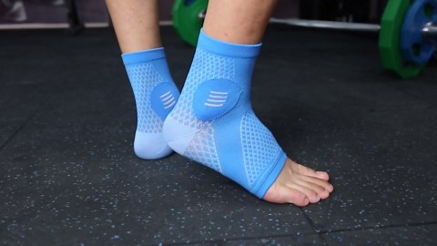 2Pairs Neuropathy Socks for Women Men, Ankle Compression Sleeve,Diabetic Neuropathy Sock,Soothe Pain Relief Compression Socks for Plantar Fasciitis and Ankle Swelling Light Blue M