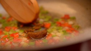 41K views · 11 reactions | Esmero, paciencia, amor y Sazón Knorr…  ¿Qué otro ingrediente utilizas para convertir tus recetas en las favoritas? 陋 | Knorr | Facebook