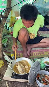 1M views · 5.5K reactions | Chồng cũ chim sâu trổ tài nấu món cá kho tương | Công Minh Vlog | Facebook