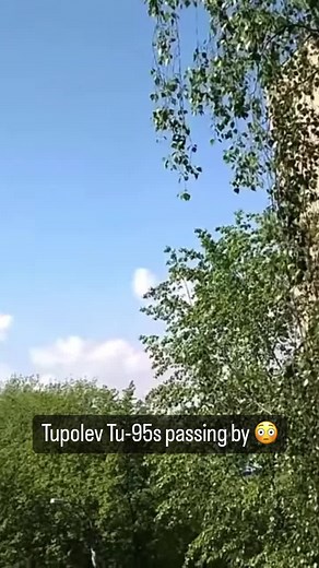 ⚠️ Loud Noise ⚠️ Tupolev Tu-95s passing by 😳 (Video: SpaceKraken) #aviation #pilot #plane #airplane #tu95 #tupolev #russia #fyp