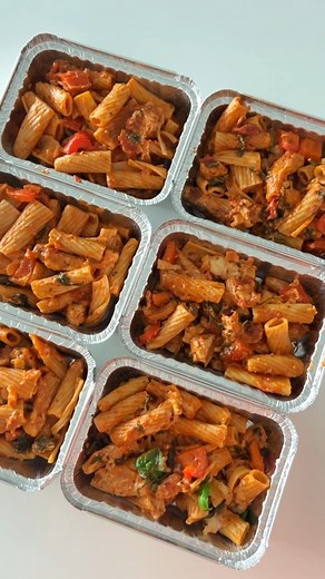 This Easy Chicken Pasta Bake is a freezer meal made with lots of veggies and a creamy rose sauce, topped with mozzarella cheese! GET THE RECIPE: https://thegirlonbloor.com/freezer-meal-chicken-pasta-bake/#recipe | The Girl on Bloor - Healthy, easy recipes for busy people