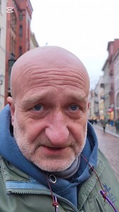 ❗KK | Jedynie 30 Toy Toy’ów dla 30 000 ludzi. No, mogą być sceny. Ale to już będzie się działo poza strefą Sylwestra z Polsatem, gdzie stanie 60 Toy Toy’ów dla 6000 widzów. Pamiętajmy, że te 30 tys. ludzi znajdujących się poza strefą będzie bez wątpienia popijać wszelkie trunki, w tym te szczególnie moczopędne. Konieczność opróżniania ubikacji w trakcie imprezy jest raczej pewna, a to trudna w tłumie operacja. | Kiełpiński Konkretnie