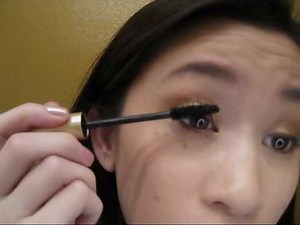 How To Apply Mascara