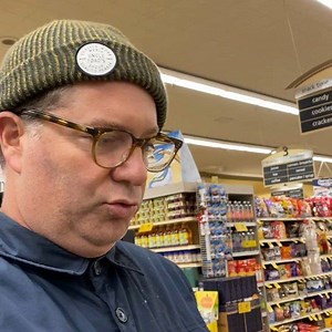 Show respect for all of our princesses! #meghanmarkke #pickingthisup #jaylarson | Jay Larson