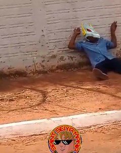 4.8K views · 361 reactions | #Shaka Força Seiya, vc consegue 藍藍藍 *OBS 1: A edição ficou uma bosta? Sim. Não sei fazer o elmo ficar grudado na cabeça kkkkkkk. *OBS 2: Quem filmou tava pior que o cara caído, maior tremedeira kkkkkkk | SAINT SEIYA MANIA | Facebook