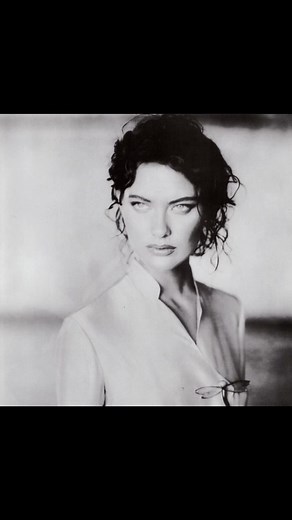 Shalom Harlow: A Radiant Icon of 90s Beauty