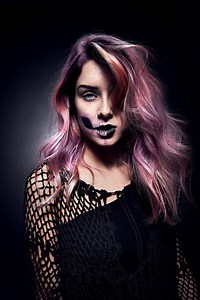 We’ve teamed up with Illamasqua to show you how to slay this #Halloween. First up? @theglitterygoose adds some spice as a neon skull. Watch the full tutorial 👉 bit.ly/2zYAmEU | HQhair.com