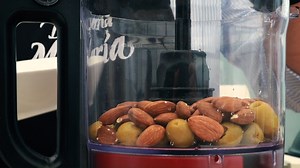 43K views · 163 reactions | Si estás pensando en darle un giro a tu cena navideña, te conviene guardar esta receta de Huachinango con pasta de aceituna y Pipián Verde Doña María Receta Artesanal®; ¡una combinación original y deliciosa!  | Mole Doña María | Facebook