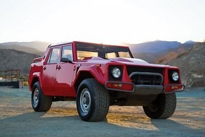 Un Lamborghini LM002 aux enchères !