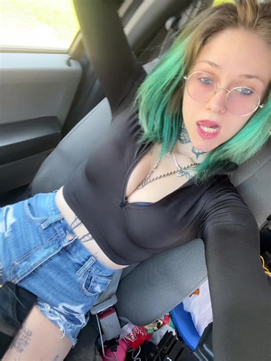 Staytrippyhippe🍄🍃 (@your.love.milf)’s videos with original sound - audios