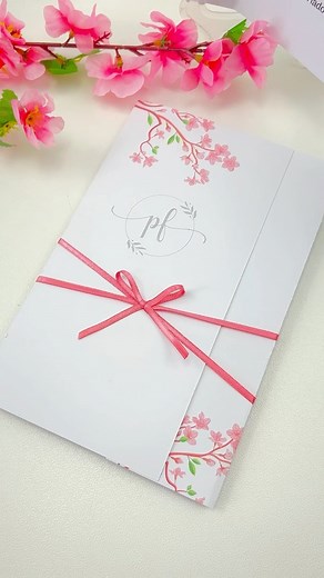 Coisa lindaaa🥰🥰🥰🥰 Personalizamos com as vores do seu casamento 🥰 #convites #convitesdecasamento #noiva #noivado | Rosa Chá - Convites