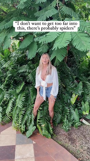 Sometimes the simplest backgrounds make for the most amazing photos! 📸 #photographer #portraitphotographer #portraitmood #behindthescenes #BTS #sonyalpha #photooftheday #creativeprocess #photoshoot #behindthecamera #portraitmode #photoideas | Positravelty