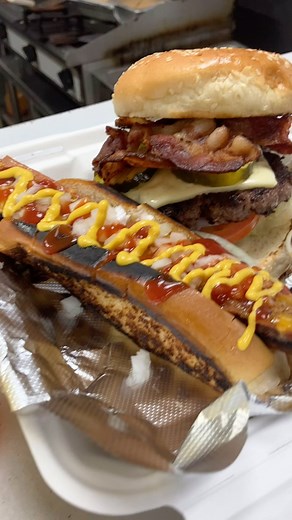 Mmmmm… Stop in today 970 State st. New Haven #ctfoodfinds #newhavenfoodie #yale #yalenewhaven #newhaven #newhavenct | Jordan's Hot Dogs and Mac | Facebook