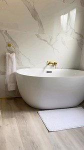 Something different for Nobuhle…The DMs I’ve been getting about this bathroom 🙆🏾‍♀️ that time I have a full video on my YT 😅 but here. The first contractor we spoke to completely shot down my idea of having a shower and a bathtub in this small en-suite but ndinankani zam. Shot caller leftie tendencies. Didn’t rest until we got someone who saw my vision. We worked with a small tile company called Design House( at the Hub in Beacon Bay) for all the tiles, hardware(mostly @blutide.co.za), toilet