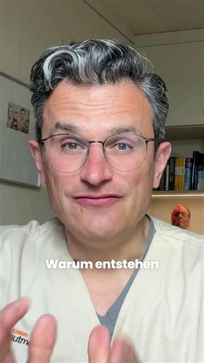 Große Poren lassen sich verkleinern, aber nicht wegcremen. In diesem Video erkläre ich Ihnen in 7 Minuten, was hinter sichtbaren Poren steckt und welche Maßnahmen tatsächlich einen Unterschied machen können. Große Poren entstehen vor allem durch zwei Ursachen: eine erhöhte Talgproduktion, die den Follikelkanal aufweitet, und eine altersbedingte Erschlaffung des Bindegewebes durch Kollagen- und Elastinverlust. UV-Schäden über viele Jahre verstärken diesen Prozess zusätzlich. Zu Hause können Retin