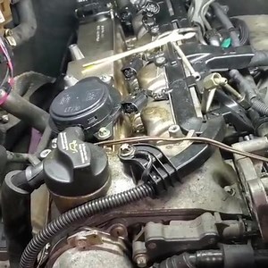 Clean those threads and get EVERYTHING out of the injector bolt holes. If you don't, you will strip out the threads in the hole and find yourself in a heap of trouble. New injector bolts and so much more for ALL YEARS Sprinters at MILLIONMILESPRINTER.COM | Million Mile Sprinter