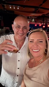 תאילנד 2025, המלצות חלק 2- קראבי: 🌟מלון Centara Ao Nang Beach Resort & Spa Krabi צמוד לחוף, למלא מסעדות, מסאג׳ים ואזורים לטייל. למלון גם מסעדה על חוף הים עם אוכל אותנטי ומבחר סוגי מאכלים. 🌟מסאג׳ים מעולים על החוף, דקה מהמלון: Thai Thai massage מומלץ!!! 🌟הרחוב הראשי -או נאנג, מלא במסעדות וברים, מסאג׳ים, קניות, שוק ועוד, מרחק הליכה מהמלון. 🌟לקחנו יום אחד טיול לריילי ביץ, עם סירה, רבע שעה מקראבי. יש כמה חופים שם, המליצו לנו על חוף phra Nang הלכנו (לא מעט) להכיר את האזור עד שהגענו לחוף המדובר. מה