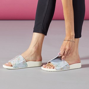 Easy, breezy adjustable slides! 🌞 Upgrade your summer sandals with NEW botanical prints. SHOP SLIDES - http://bit.ly/VionicSlidesFB | Vionic Shoes