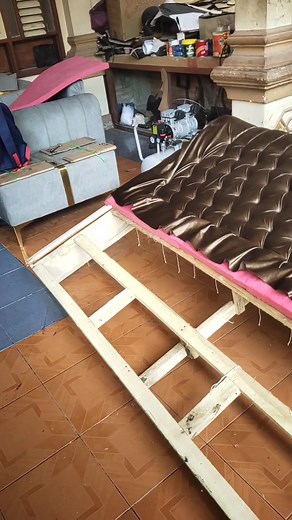 Installation of fabric on the back of a divan #sofamaker #divan #gudangproduksi | Lhina Nurlhina