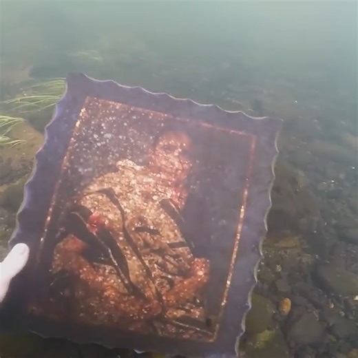 There are so many things underwater in this river! 🔥😆 | Exploring with the Nug