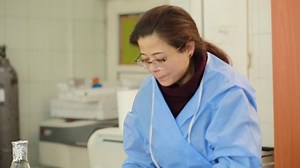 Scientists Working Analysis Control Laboratoriesankaraturkey 12122016 : vidéo de stock (100 % libre de droit) 1027237658 | Shutterstock