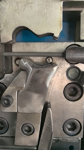 5.6K views | Let's check out how a brake shoe return spring (hook) is made! Cr: Douyin dxj131619 #chinawonders#technology#innovation#Chinawonders#amazingChina#creativity | China wonders | Facebook