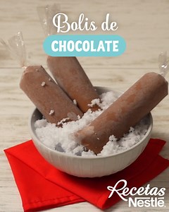 Un clásico que a chicos y grandes refresca por igual. ¡Consiente a todos en Fiestas Patrias con estas Bolis de Chocolate! | Recetas Nestlé