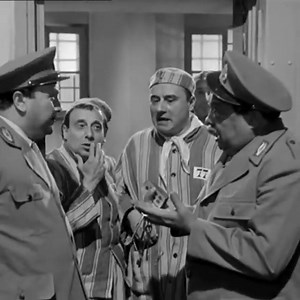 Pochi minuti di grande commedia Italiana con Aldo Fabrizi, Riccardo Billi e Mario Riva con un Pollo Arrosto da giocarsi a carte...😎 | Trastevere App