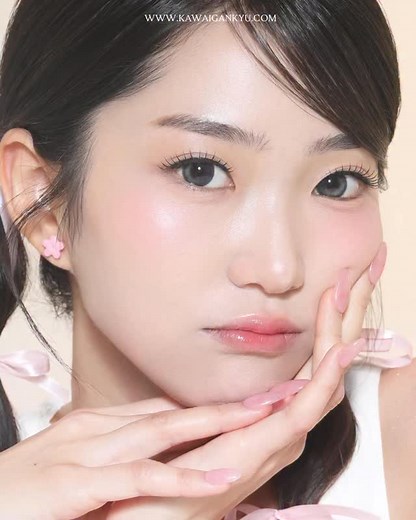 Smooth ash gradation gives depth without overdoing it — Baby Doll Gray is a natural definition of elegance👀💖 Diameter: 14.5mm Base curve : 8.6mm Water Content: 55% Life Span : 6 Months IDR 110.000 Dapatkan softlens korea ready stock, melalui www.kawaigankyu.com Shopee www.shopee.co.id/kawaigankyu Tokopedia www.tokopedia.com/kawaigankyu Tiktok kawaigankyu App ios & android kawaigankyu Follow us: Telegram Kawaigankyu #YourKawaiLens #softlenskorea #kgbabydoll #Kawaigankyu | Kawai Gankyu